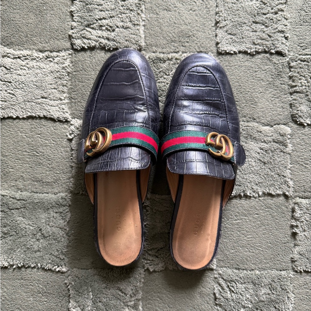 Gucci | Vintage Black Croc-Embossed Loafers with Gold Logo | Size 9